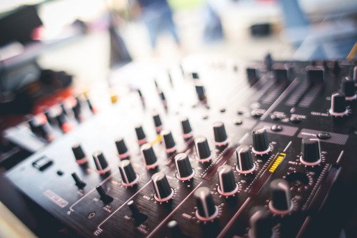 The Ultimate Guide to DJ Beginner Equipment: Everything You Need to Start Your DJ Journey